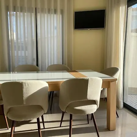 Holiday home Amazing Pool House Charneca (Setubal)